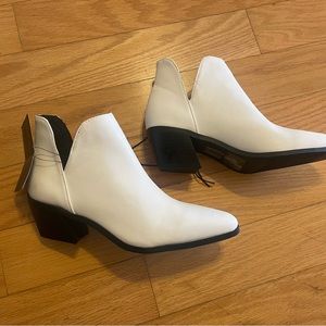 Forever 21 White booties Boots